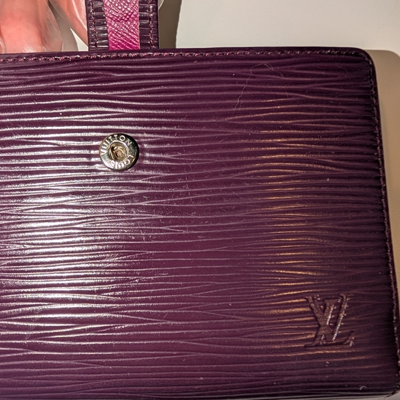 Authentic Louis Vuitton Cassis Epi Leather Kiss Lock Wallet - Picture 6 of 13